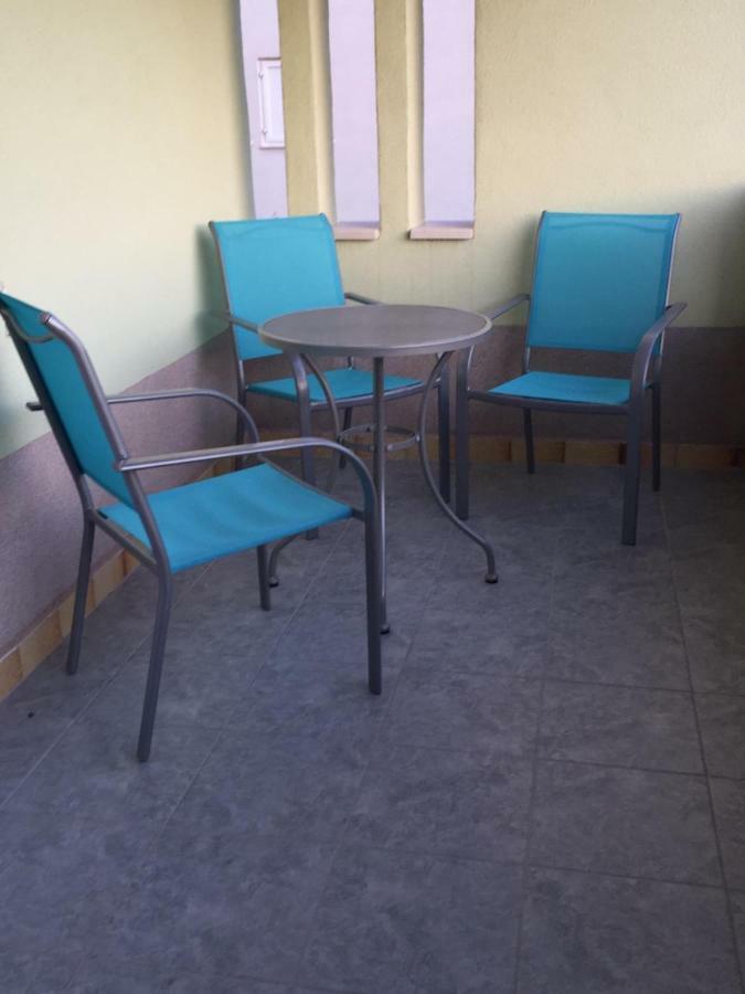 Apartmani Atila Damir Omis Exterior photo