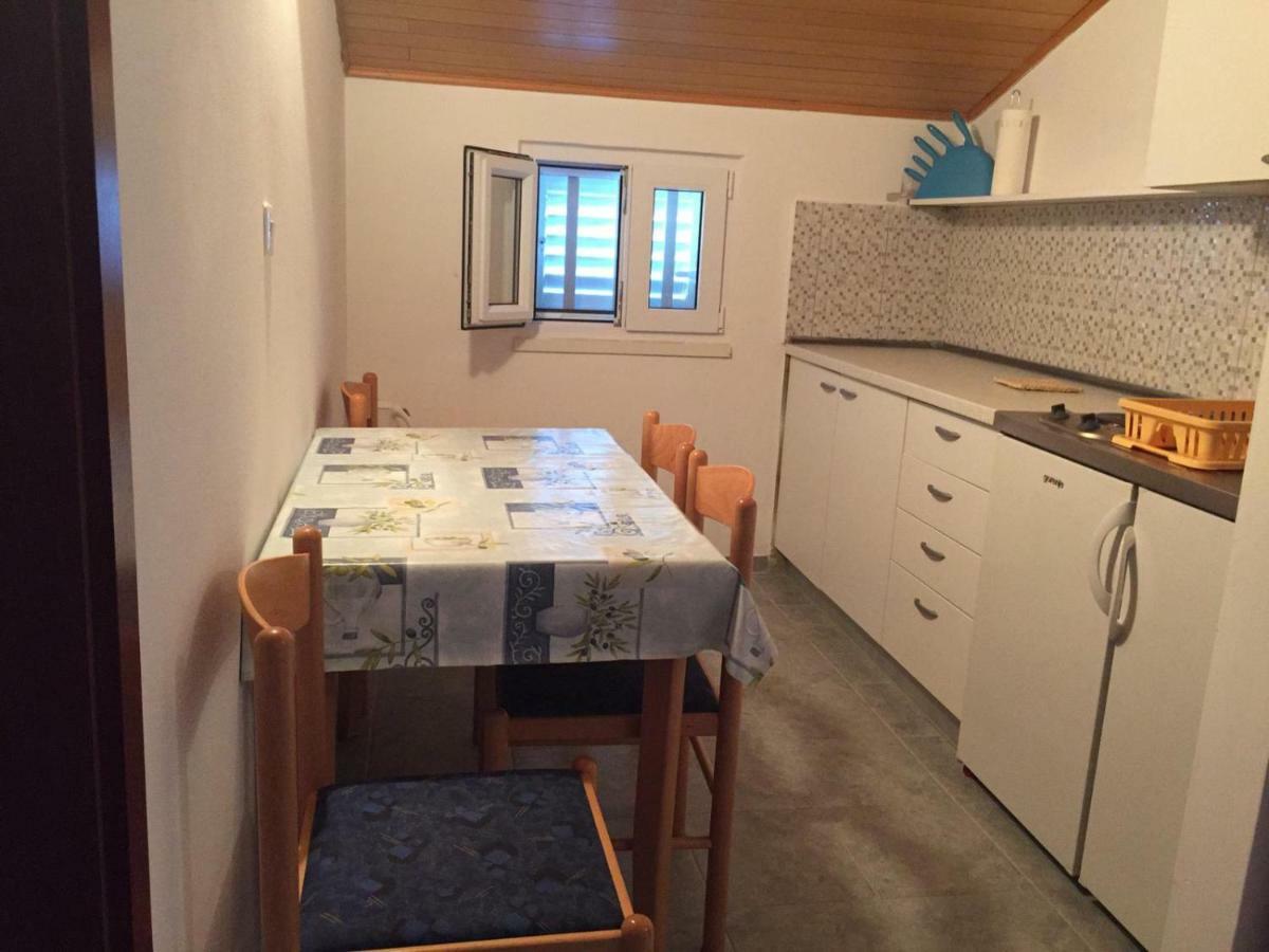Apartmani Atila Damir Omis Exterior photo